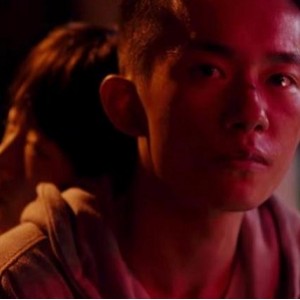 电影《少年的你》：校园欺凌爱情故事，帽子叔保护，跳楼报警，罪行剃光头发