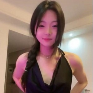 全网超火！趁着爸爸妈妈不在家~秀一波道具 [1V-747M]