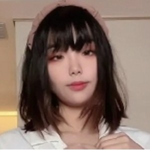 推特《小玉儿》JK服装放飞自我视频套图