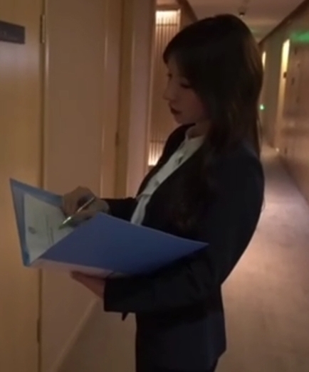 秀人《周于希》+顶级剧情+第一视角享受女神被强