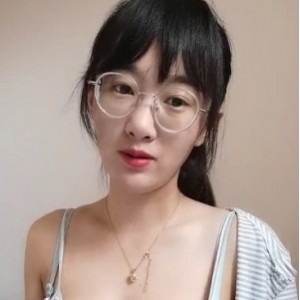 素人大胆老师办公室备课竟然还要展示