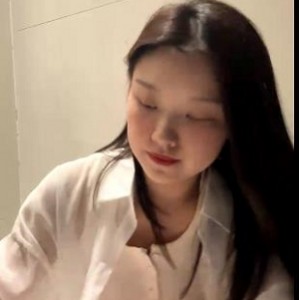 自录直播-婷婷楼梯jP水[6V-2.7G]