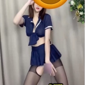 [转载搬运] 【花椒】君君乖咯 土豪高价定制 脱衣 果舞 [6V+144M][百度盘]