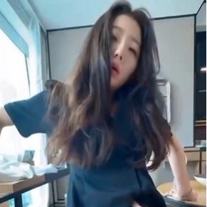 大家心心念念的优质张津瑜吃瓜视频 [8V-450M]