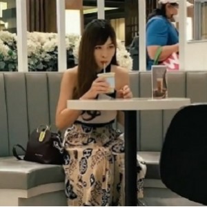 探花阿坤泰国路边搭讪喝咖啡的优质美女【1V 247M 】