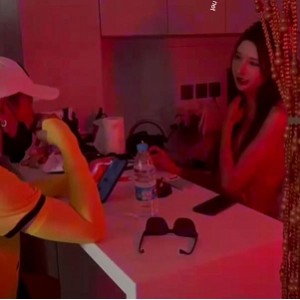 颜值巅峰网红主播[欣桐]诱惑美团小哥[1V-220M]