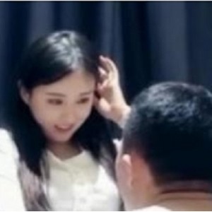 某探花约拍超高颜值小姐姐作品一部