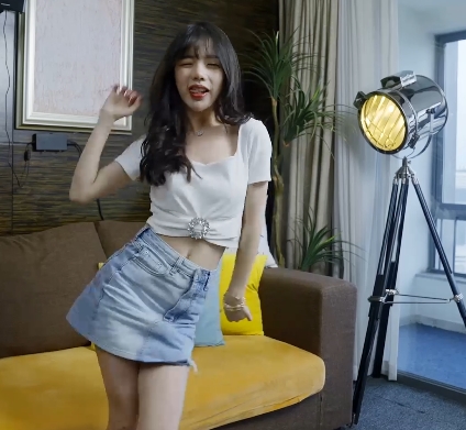 曾经的国货之光昔日火爆虎牙斗鱼的某传媒当家花旦绝版珍藏《潘甜甜》绝版三部曲完整合集3V2.64G_百度云