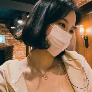 【超优质】大罩杯妻子 mrsddirori Onlyfans 福利合集，团建展示服装