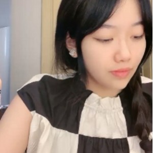 [转载搬运] 诺宝无敌【阿楚】【43V/29G】 22.8月9月直播合集 [43V+29G][百度盘]