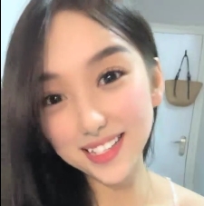 清秀女神貌美如花，胡萝卜塞满逼，1V+741MB