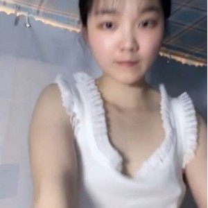 学妹宿舍大胆表演，流血洗澡视频10v+19g自行打包
