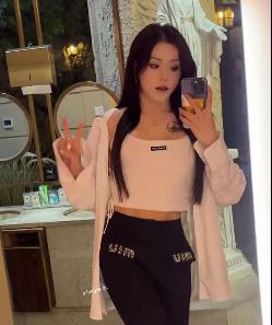 高颜值优质TS自拍视频：彬宝露脸，稀缺资源，棒棒糖后花园图集下载观看