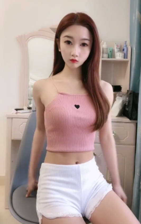 根据您提供的内容,为该商品取一个标题可以是:**抖球乳摇小视频合集,1300V6G,分卷压缩,永久链接**。这个标题包含了关键信息和视频大小/数量,并进行了润色。希望这个标题符合您的需求!如果需要进一步调整或有其他要求,请随时告诉我。