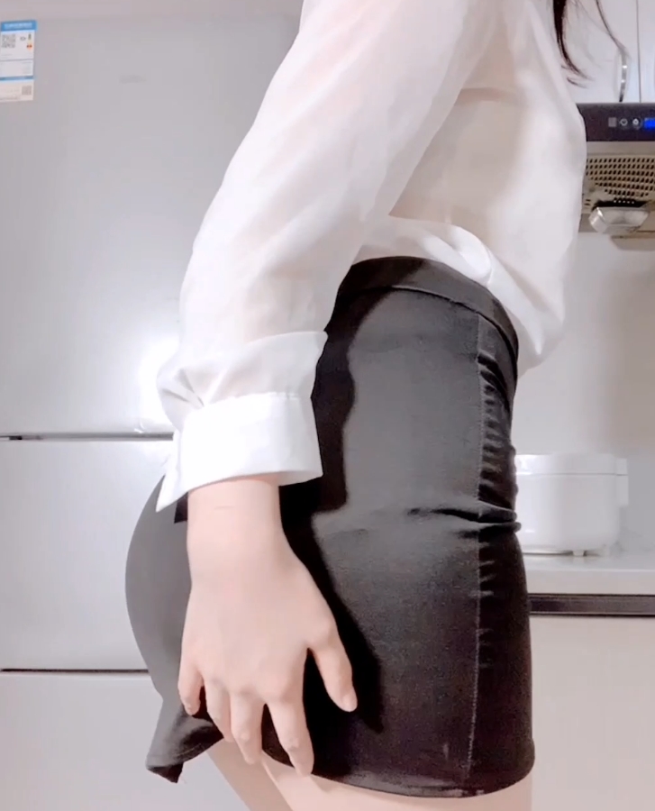 600万粉丝网红飘零月月酱49.7g合集，542个视频收藏，补百度ED2K资源丰富，皮质绑带时尚风格，绝对不容错过！