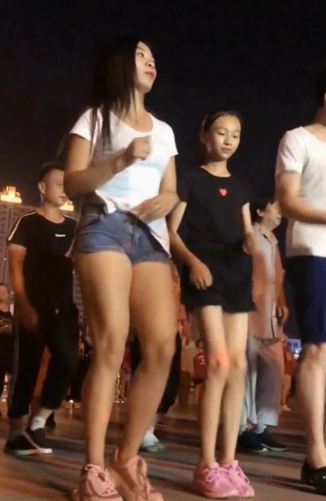 快手热舞小丽：613熟女抖馒头舞、小丽妹妹少妇抖球舞，5.14G/642V精选视频