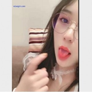 砂糖：软妹子长腿A4腰九尾姿势视频