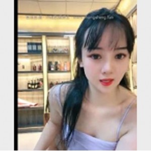 烟酒老板娘羊羊自拍4V-2.9G展柜商品大揭秘