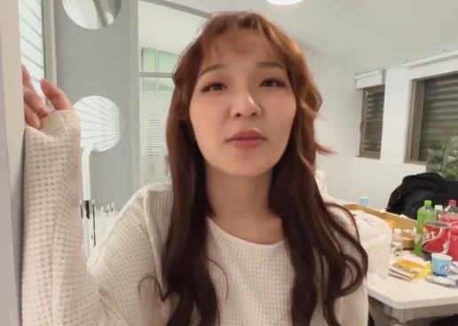 宝岛娃娃脸主动要求团建，一敌十国语对白作品，小姐姐战斗壮观三打一，LU铁杆小哥调整状态下载观看