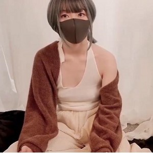 OnlyFans网红少女HongKongDoll玩偶姐姐情侣游戏扑克打粑粑
