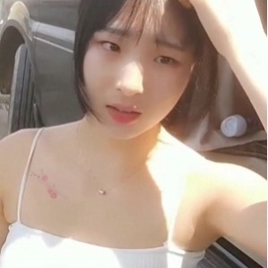 爸爸带着儿子户外直播，女友补链深处释放度盘