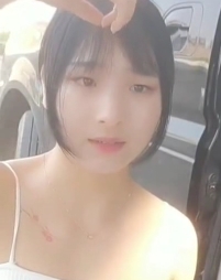 爸爸带着儿子户外直播，女友补链深处释放度盘