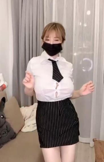 巨R姬周大萌：虎牙女神40.9G视频合集