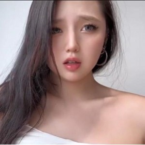 速C高C：落地窗尤物自拍26分钟视频