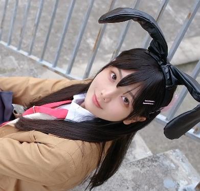 赤西夜夜&麻衣学姐：纪念18岁作品集，87张照片+30分钟视频，慢镜头展现天真无邪，牛奶时刻引发保护欲，T衣穿衣显瘦秘籍揭秘