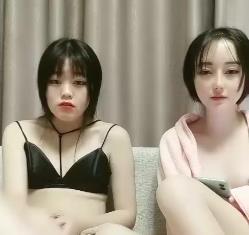 精选闺蜜小热巴4V-5.5G自拍合集，互动道具打粑粑P友分享