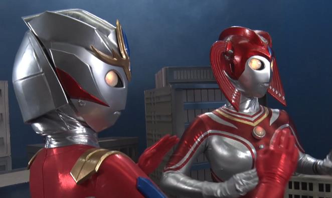 女奥特曼变身怪物轮C，时长1小时32分钟，火爆感觉，下载观看