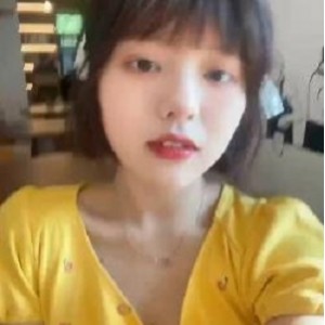 J液公司同事李月的美好存在：妹子视频自拍视频大小7V-1G