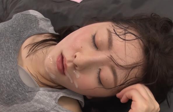 甜美可爱女友三人游，汁水多多嘴艺摄影跟拍