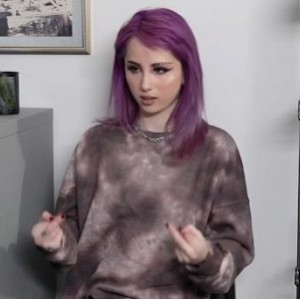 自由国保安部门出品-3V-6.7G-超市偷窃系列-颜值身材一流-口碑热度爆棚