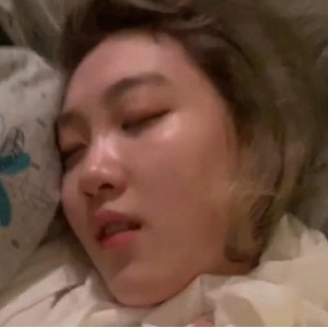 精选大学生妹子晨晨25V2.4G视频资源