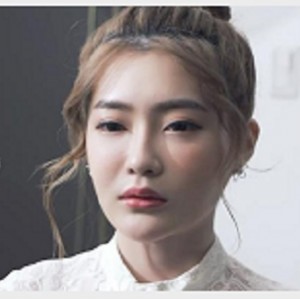 父女婚纱尴尬撞见，家庭L情行礼