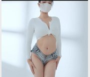 Nina自拍姐姐瑜伽特写振R21分钟视频下载