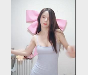 专业热舞女王，时长5分钟，颜值很顶，捕获你的心