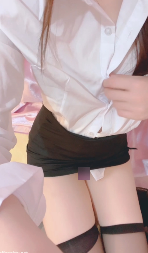 《搬运耀灵》：私人定制牛仔裤老师，强上毒舌女上司！2V+2G，仅在百度盘！