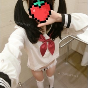 惊现-合法妹子厕所黄瓜自玩+圣诞节私拍