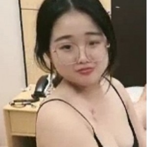 刚满18岁新晋主播直播高难度多人运动