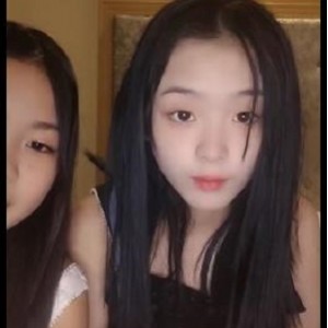 稚鸟系列最新一集，学生妹不明液体自拍酒吧服务员团实弹实战小姐姐小绿毛3V3用嘴进入，作者自拍出品-1V-873M-时长1:48分，快来下载观看吧！