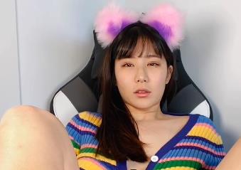 视频S女神8V-2.8G自拍特写，岛国姐姐与洋男友亲密互动，直播精彩用嘴表演，下载观看！