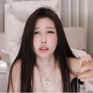 Peeggy-fun直播：花式忍术水龙弹，4V视频共3.7G价格200代币