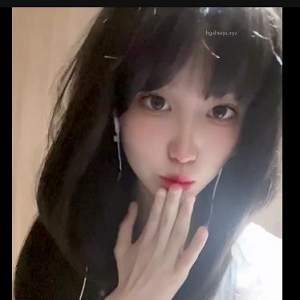 绝美妹妹商场自拍视频10分钟，火爆更新，粉丝疯狂追捧