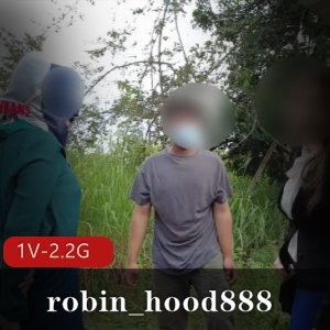OnlyFans独家视频：robin_hood888妻子挑战户外伪娘三人游14分钟人气爆棚