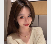 顶级颜值女神Babanaix自娱自乐，微博推特Cute奶兮主播，精彩视频不容错过！