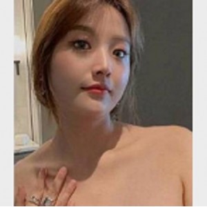 反差婊私拍展示：女神级视频资源1.5G