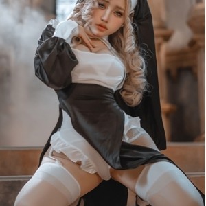 2修女与神父：平凡中的真挚情感3十集视频套图：修女与神父的深厚友谊4感受宁静与平静：修女与神父视频作品套图5真实而温暖：修女与神父的平凡之美6信仰与友谊：修女与