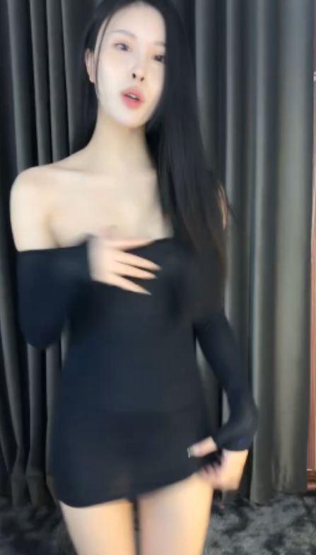 花椒热舞王张公子热芝芝清清，26V600M直播群私播秀对比搬运链接